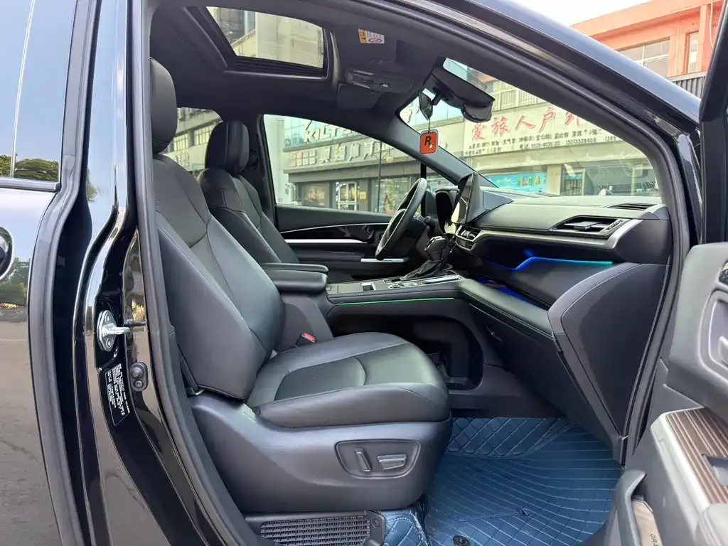 Toyota Granvia — фото 7