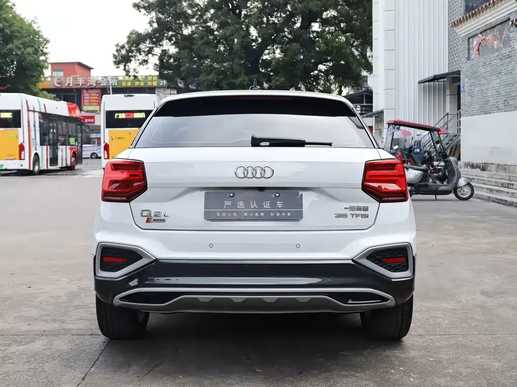 Audi Q2L — фото 4