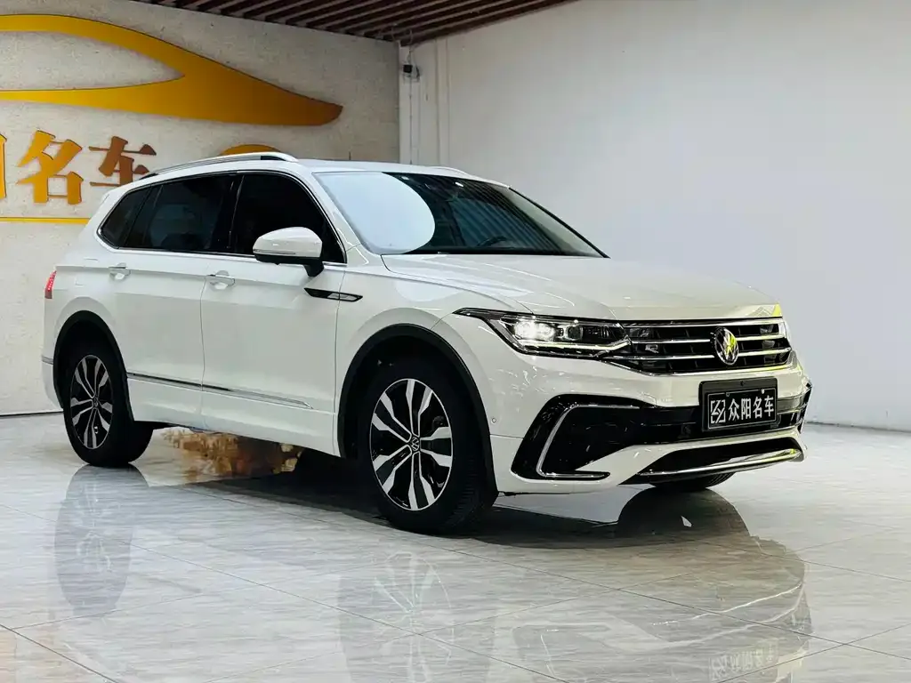 Volkswagen Tiguan L — фото 7