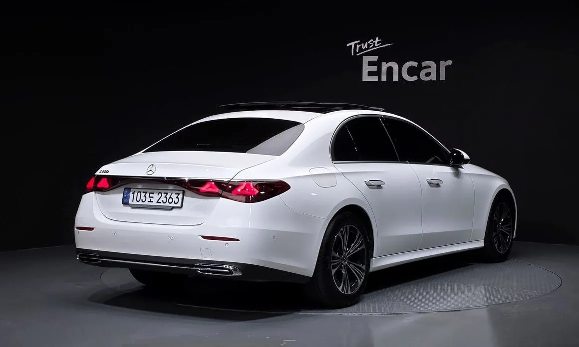 Mercedes-Benz E-Class — фото 4