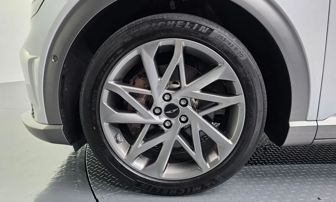 Genesis GV60 — фото 10