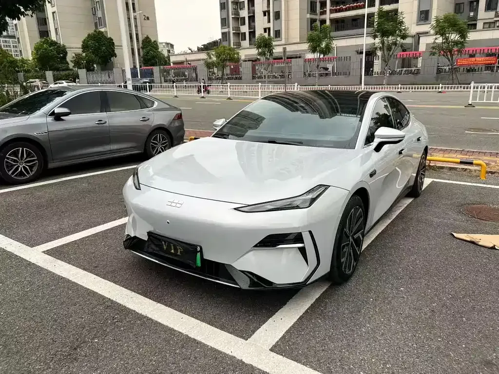 Geely Galaxy E8 — фото 1
