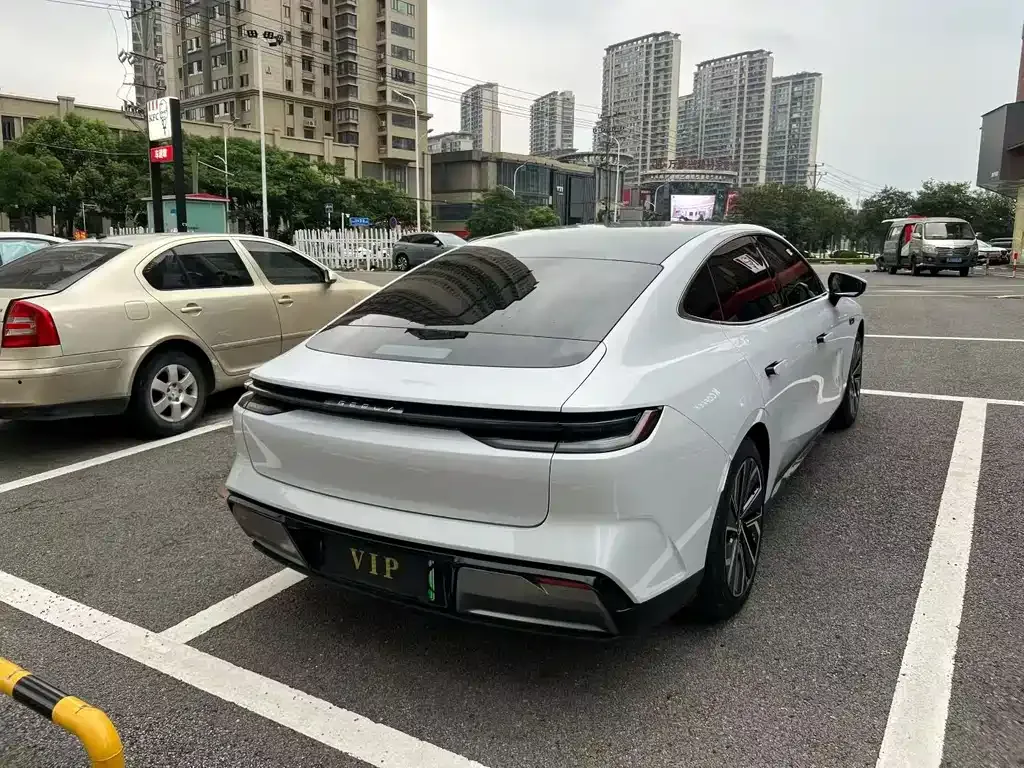 Geely Galaxy E8 — фото 7