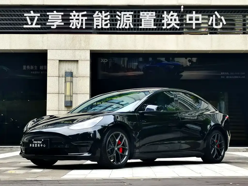Tesla Model 3 — фото 1