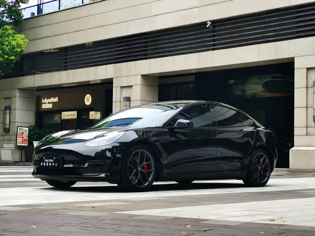 Tesla Model 3 — фото 7