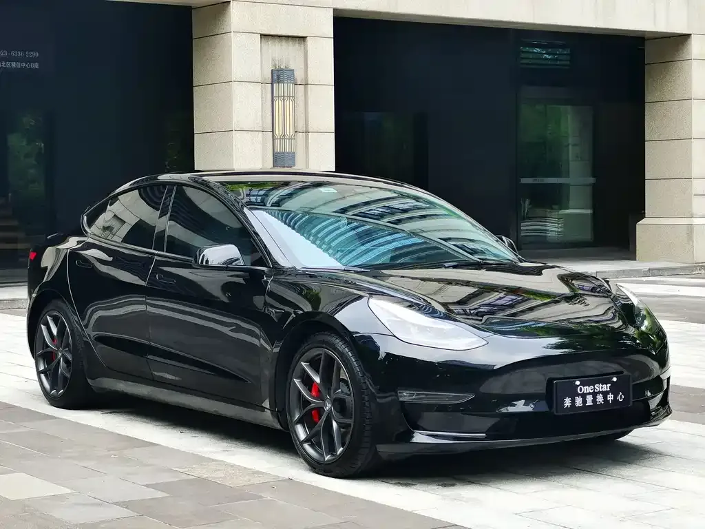 Tesla Model 3 — фото 5