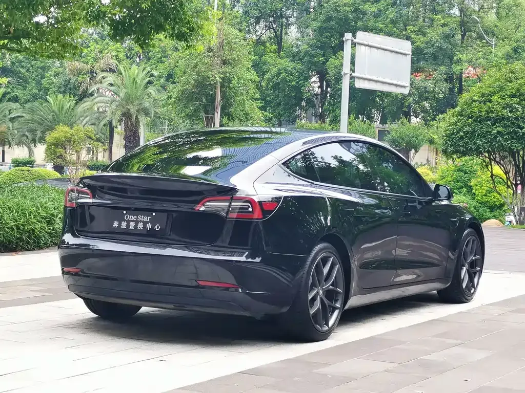 Tesla Model 3 — фото 10