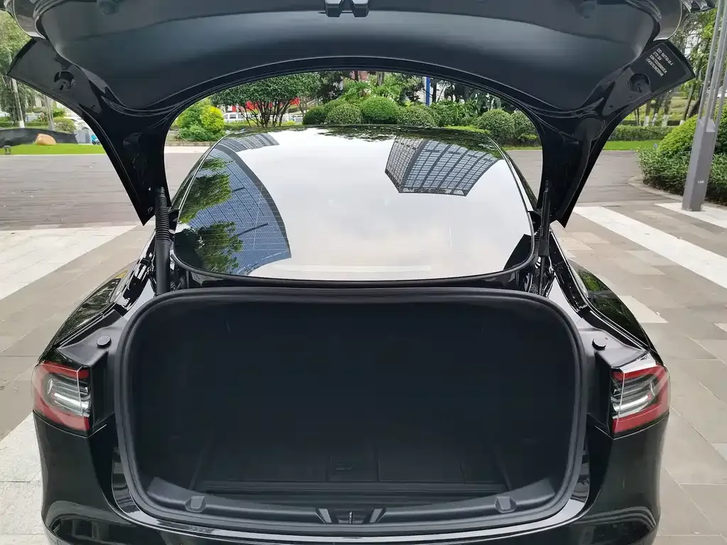 Tesla Model 3 — фото 4