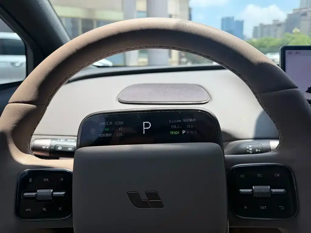 Li Auto i6 — фото 4
