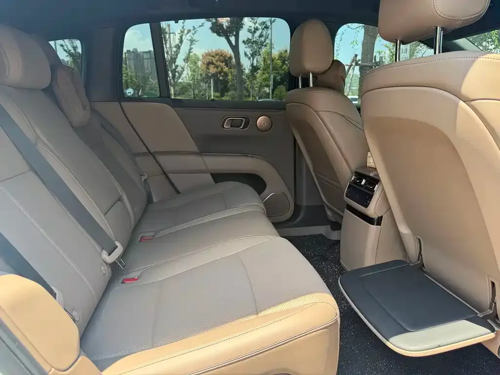 Li Auto i6 — фото 10