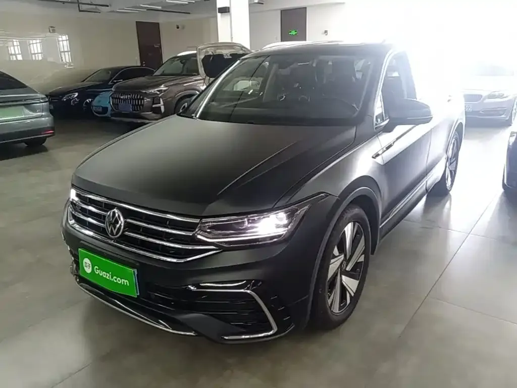 Volkswagen Tiguan L — фото 1