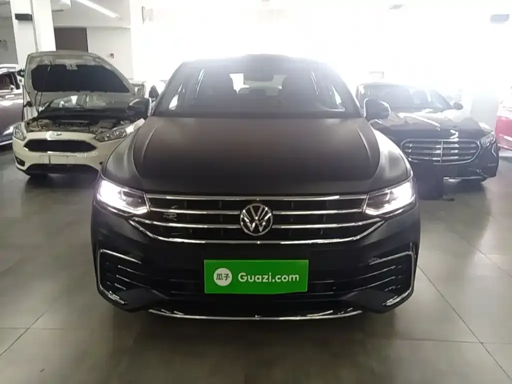 Volkswagen Tiguan L — фото 4