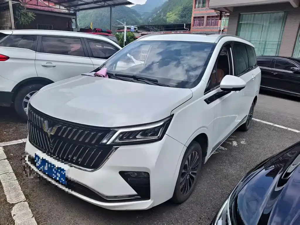Wuling Jiachen — фото 1