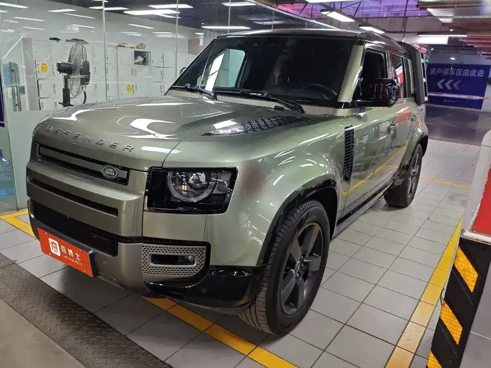 Land Rover Defender — фото 1