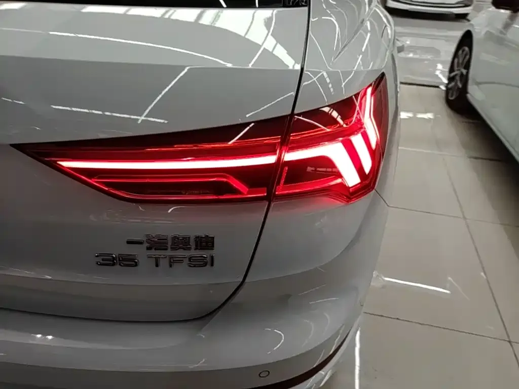 Audi Q3 — фото 2