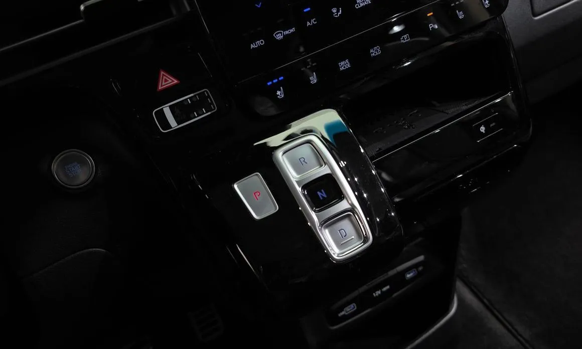 Hyundai Staria — фото 2