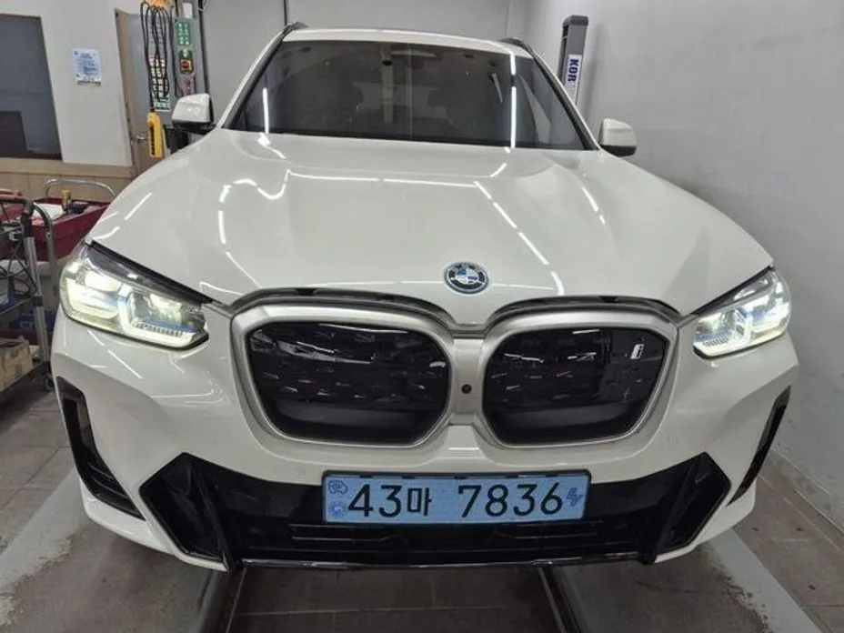 BMW iX3 — фото 1
