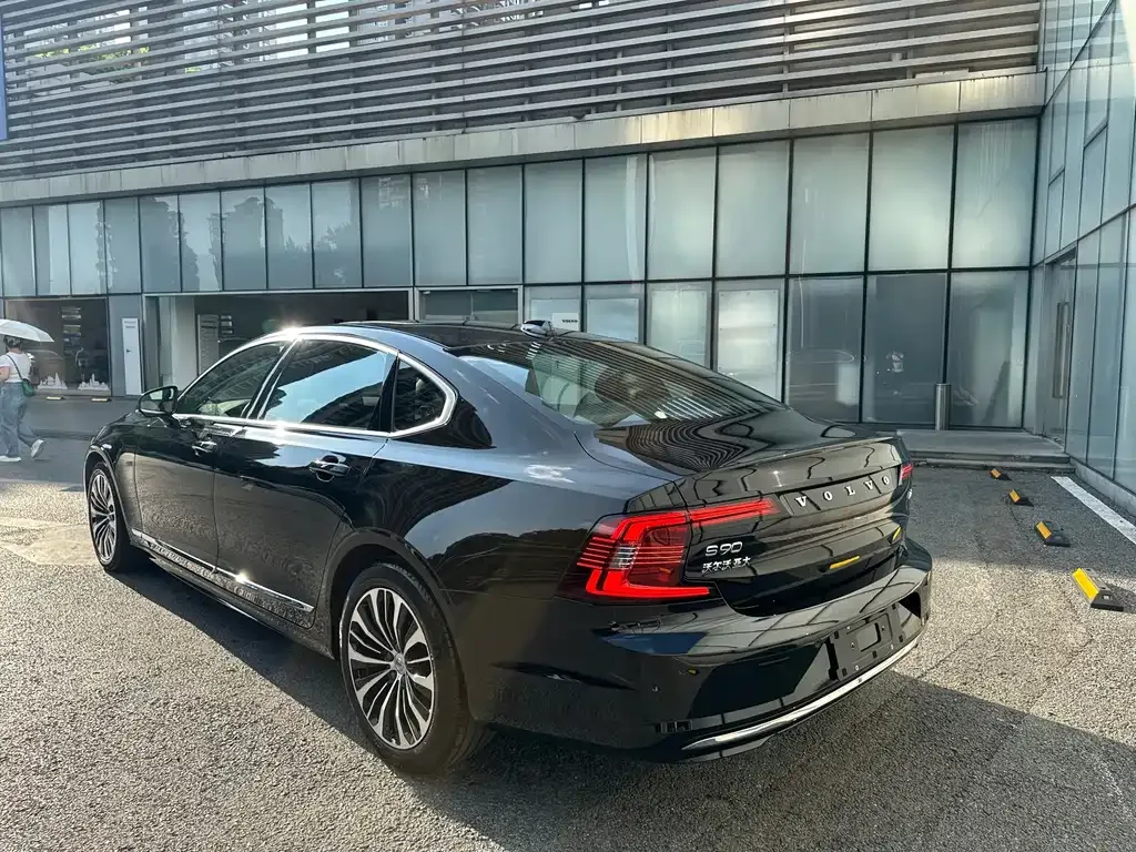 Volvo S90 — фото 8