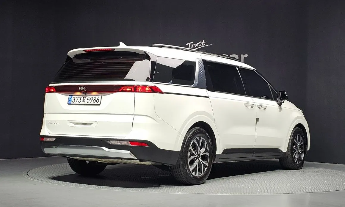 Kia Carnival — фото 5