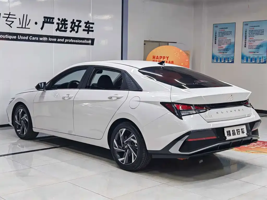 Hyundai Elantra — фото 4
