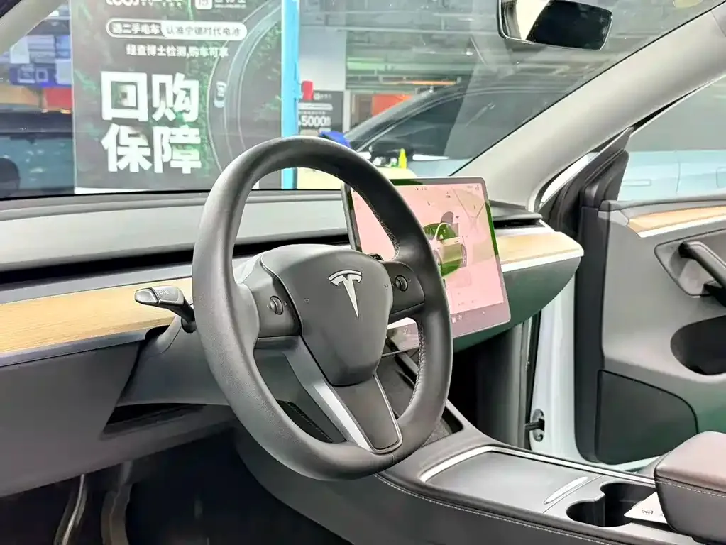 Tesla Model Y — фото 6