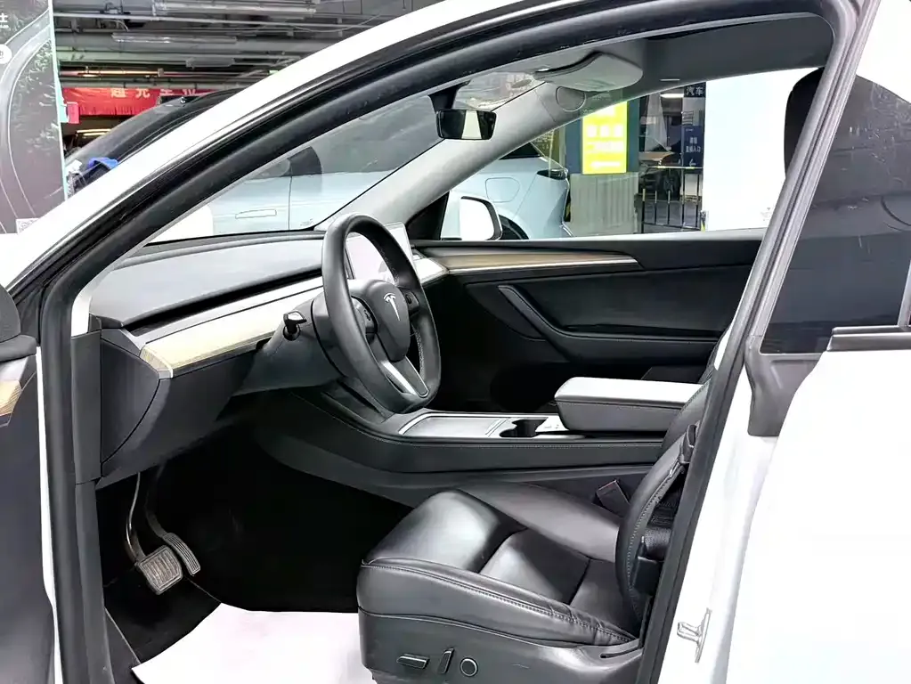 Tesla Model Y — фото 3
