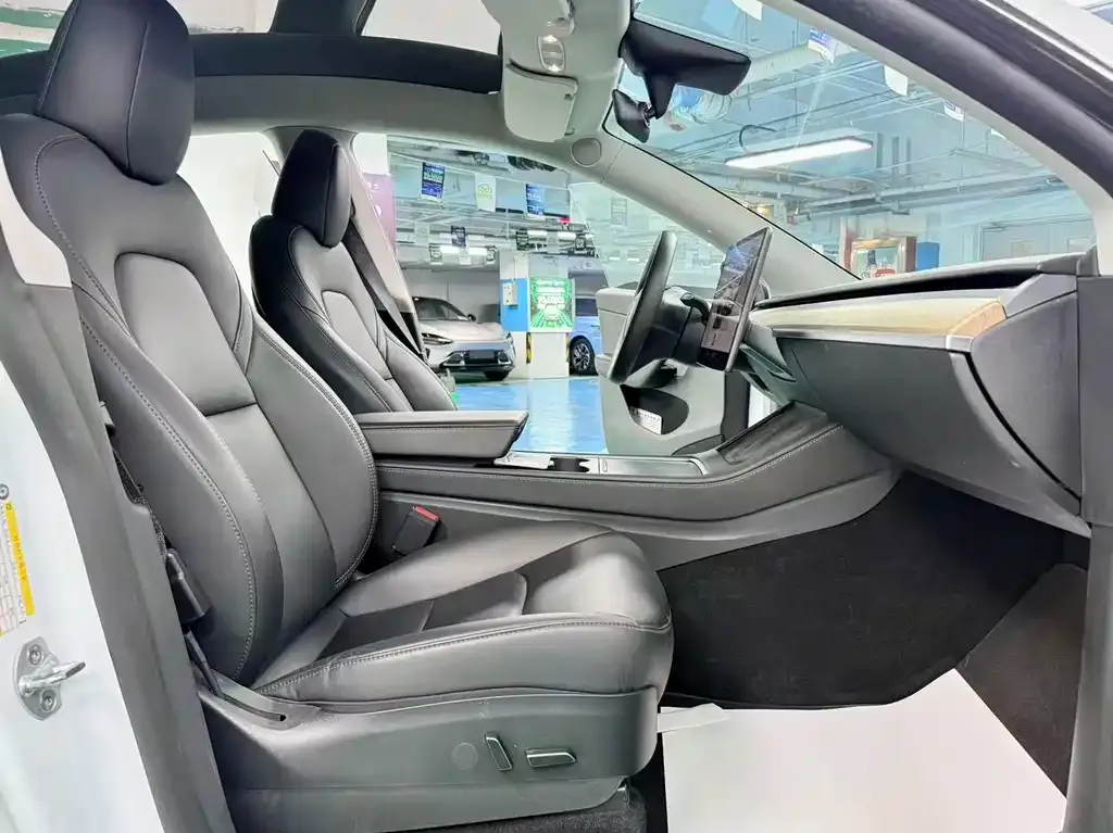 Tesla Model Y — фото 5