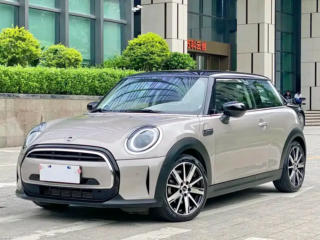 MINI Cooper (3-door) — фото 1