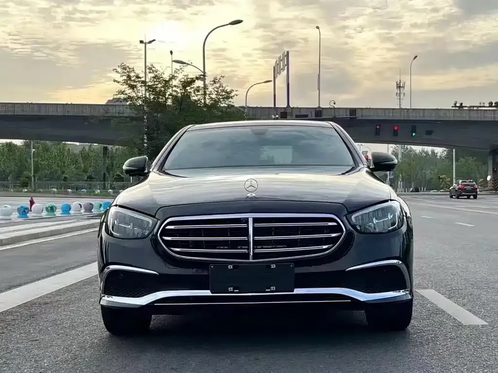 Mercedes-Benz E-Class — фото 4