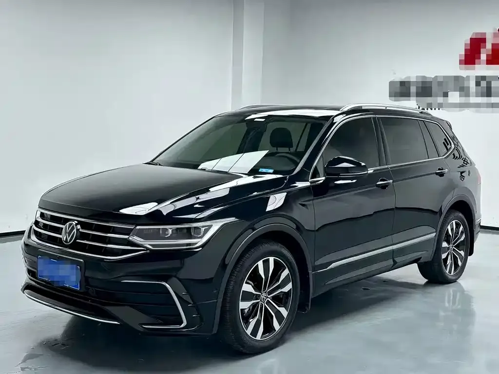 Volkswagen Tiguan L — фото 1