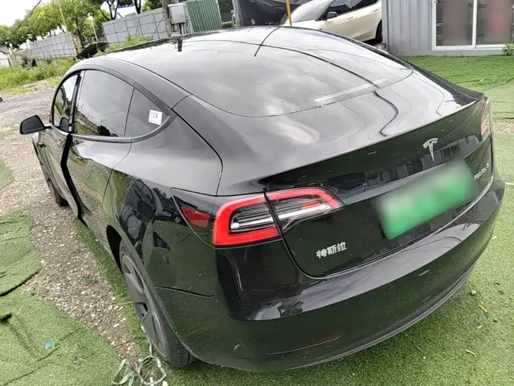 Tesla Model 3 — фото 10
