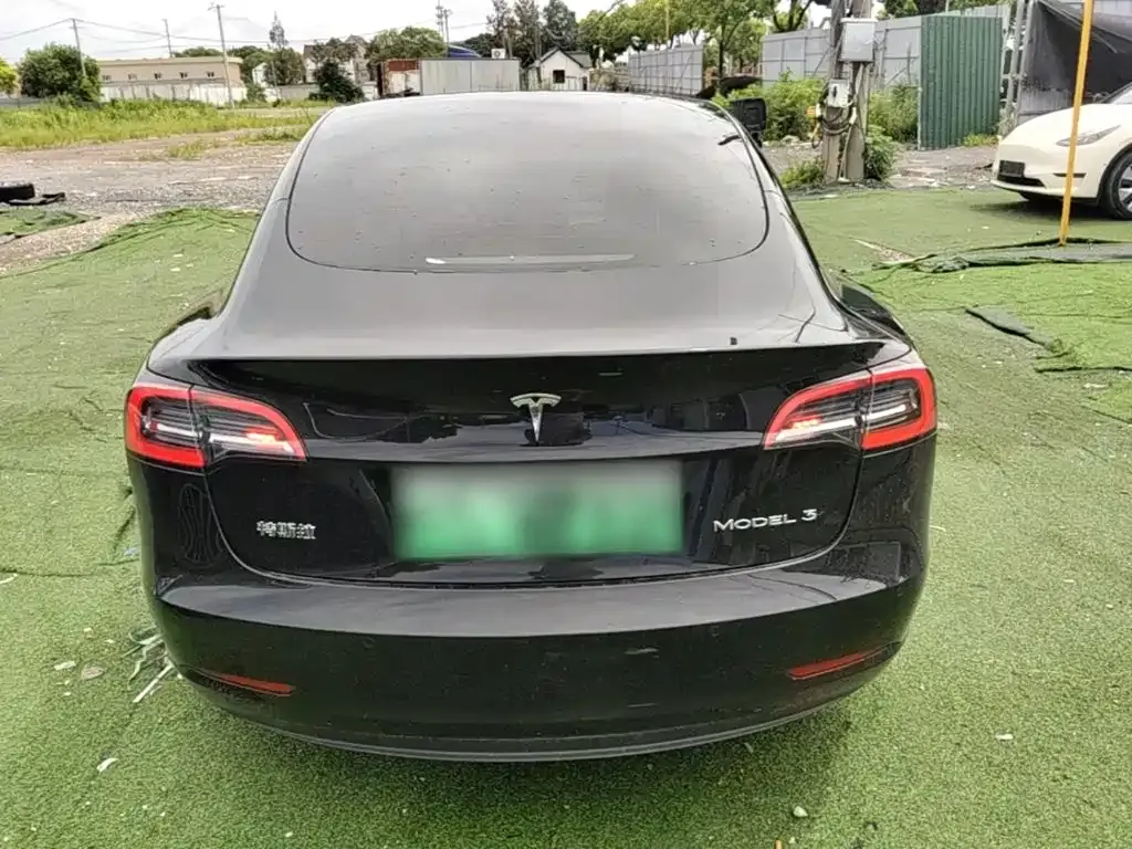 Tesla Model 3 — фото 5
