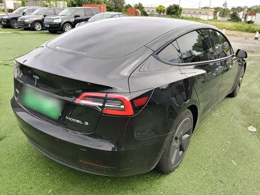 Tesla Model 3 — фото 3