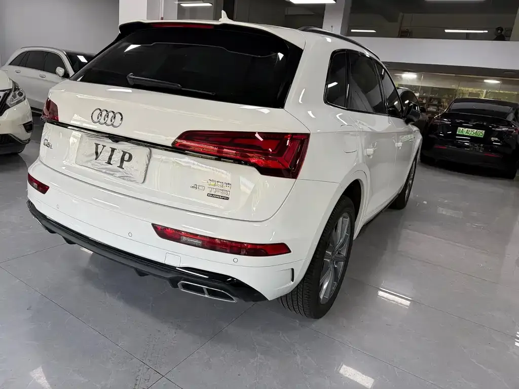 Audi Q5L — фото 4