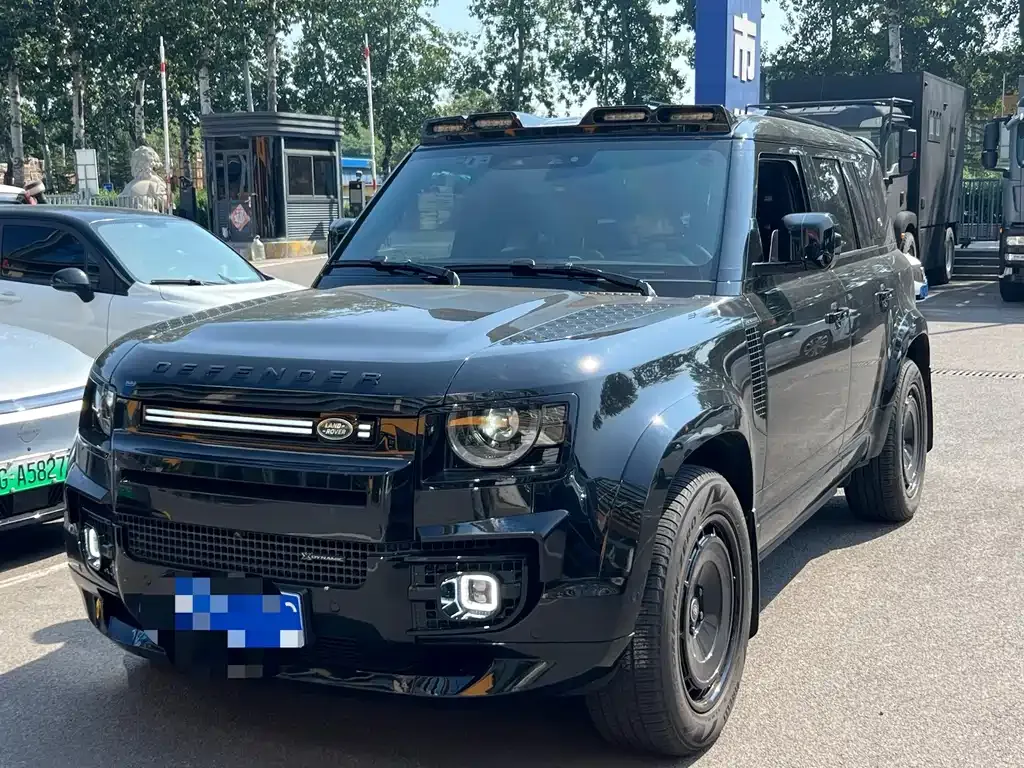 Land Rover Defender — фото 1