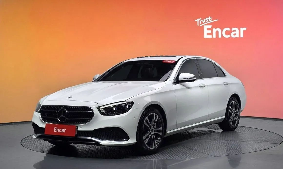 Mercedes-Benz E-Class — фото 1
