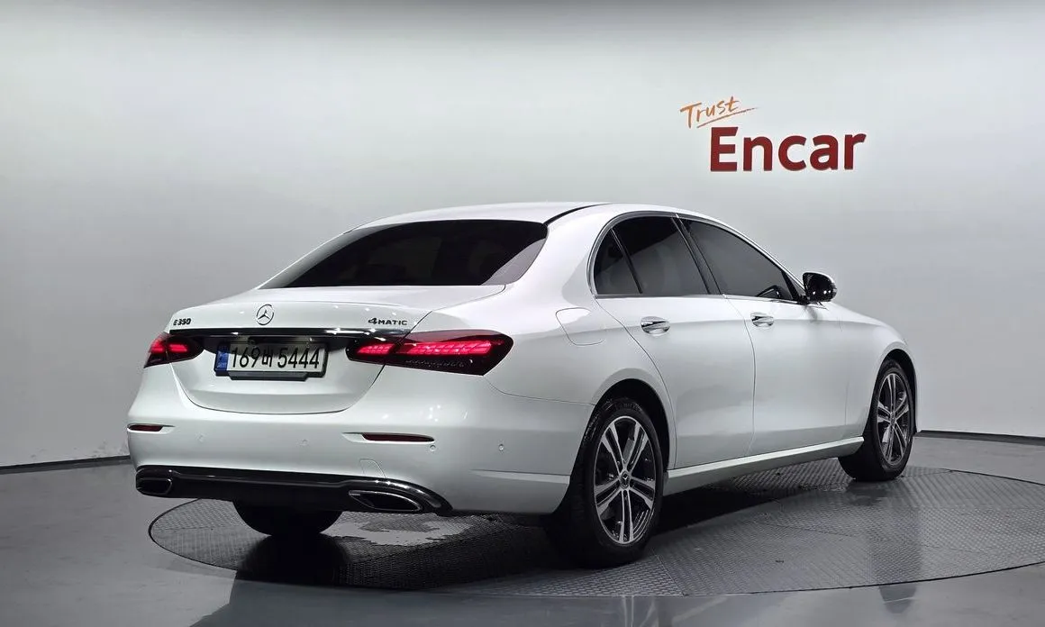 Mercedes-Benz E-Class — фото 10