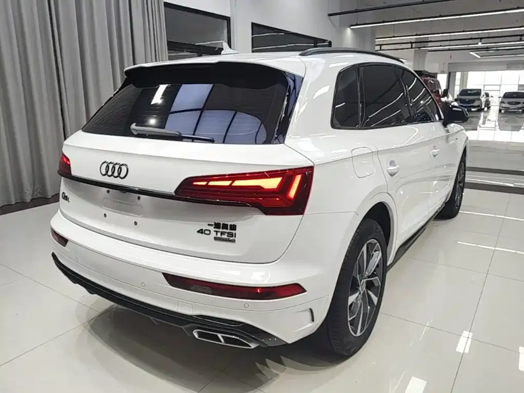 Audi Q5L — фото 9