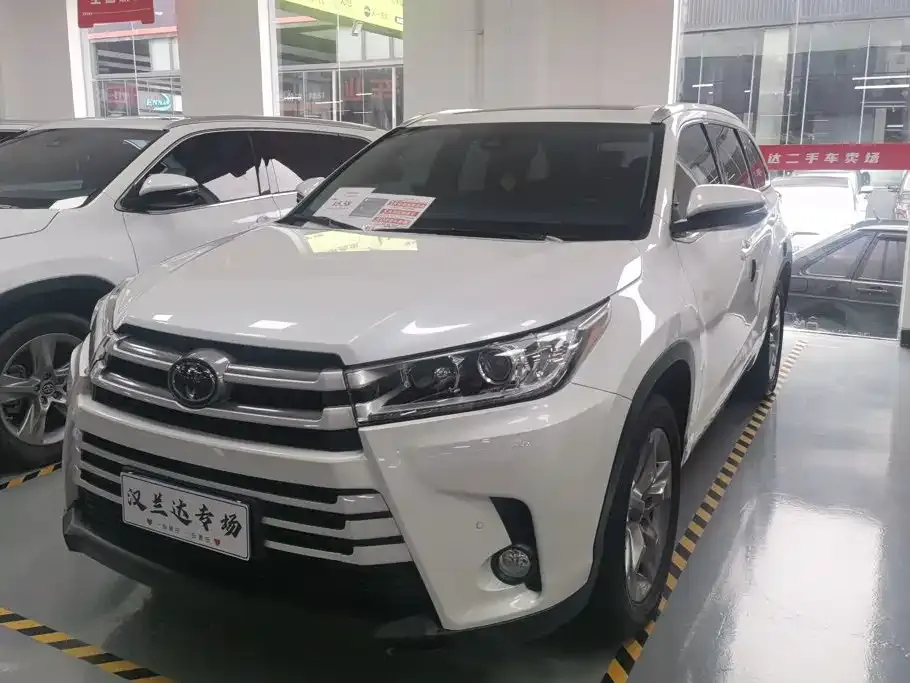 Toyota Highlander — фото 1