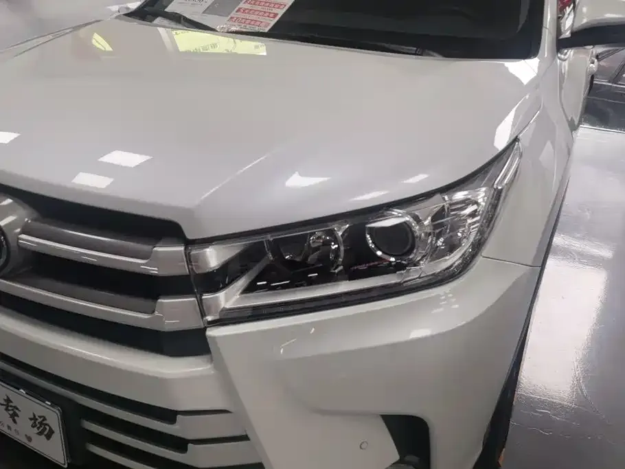 Toyota Highlander — фото 10