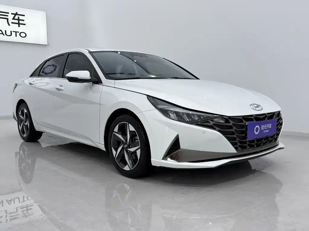 Hyundai Elantra — фото 10