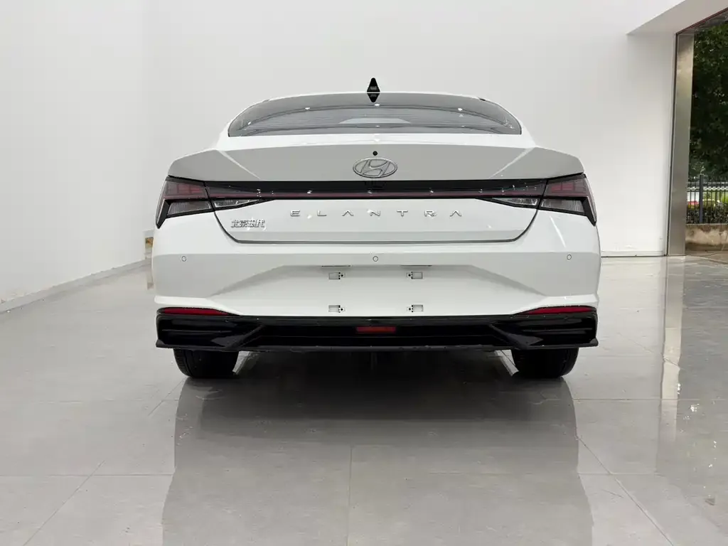Hyundai Elantra — фото 4