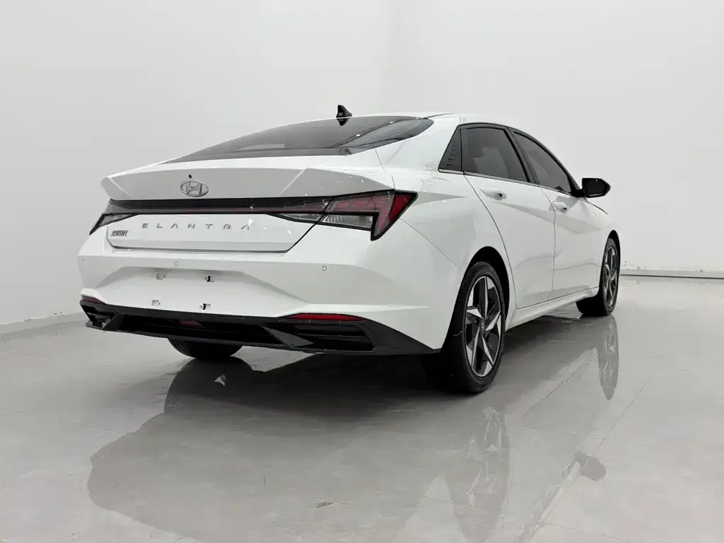 Hyundai Elantra — фото 5