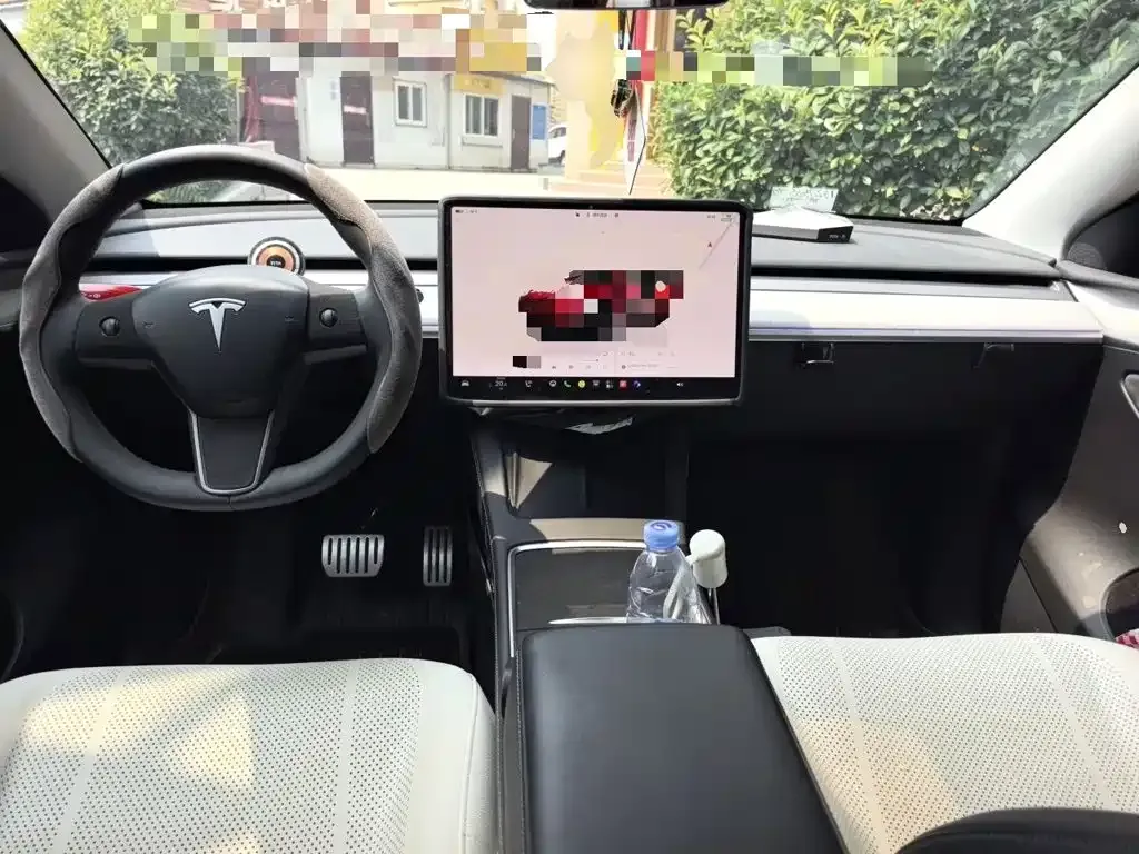 Tesla Model Y — фото 8