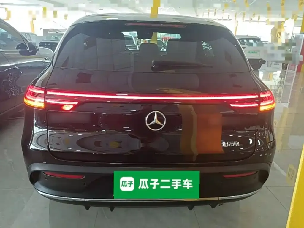 Mercedes-Benz EQC — фото 10