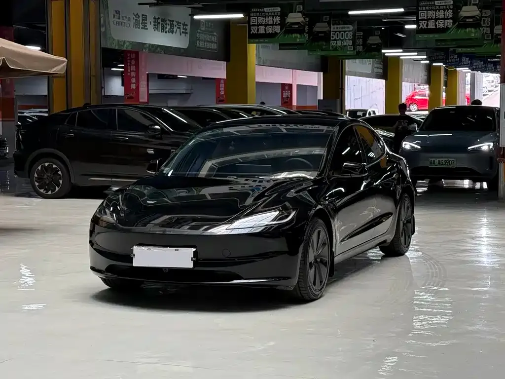 Tesla Model 3 — фото 1