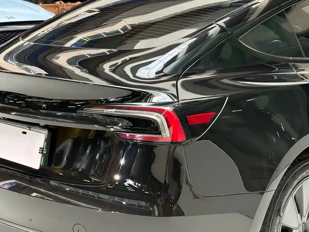 Tesla Model 3 — фото 4
