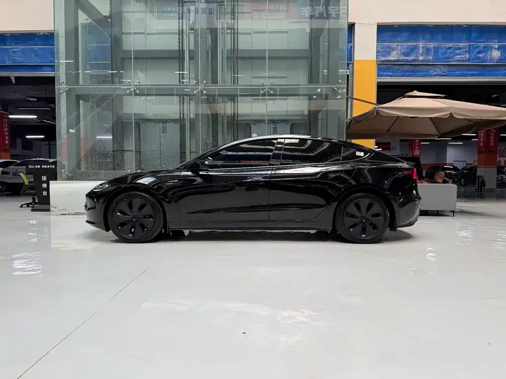 Tesla Model 3 — фото 8