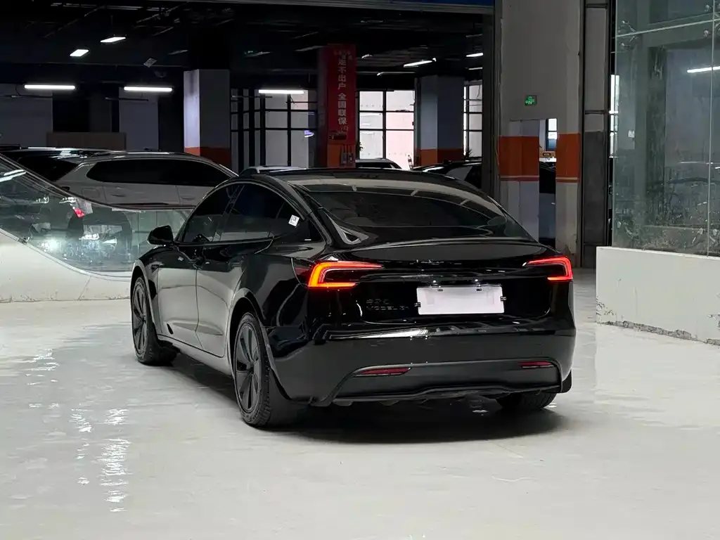 Tesla Model 3 — фото 10