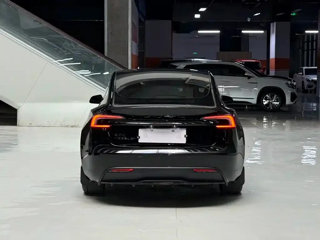 Tesla Model 3 — фото 2
